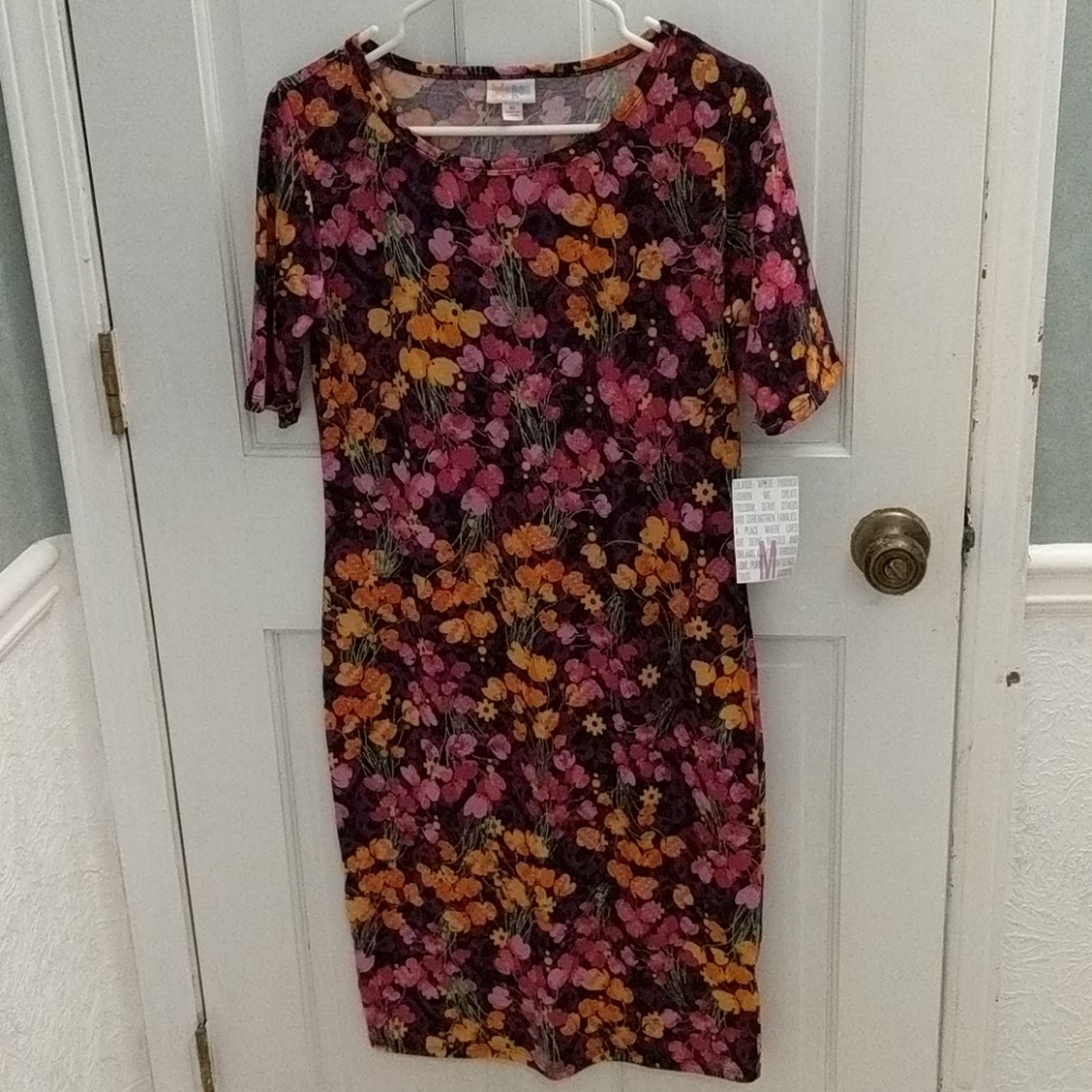BNWT Lularoe Julia form fitting midi dress size M